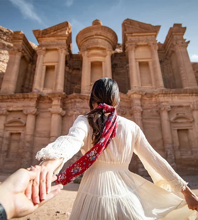 mujer en Petra, Jordania Viaje a Egipto y Petra
