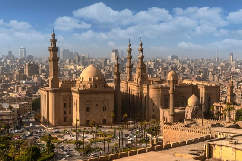 La mezquita de Sultán Hassan y Al-Rifai en El Cairo Vista desde arriba de la mezquita de Sultán Hassan y Al-Rifai en El Cairo.