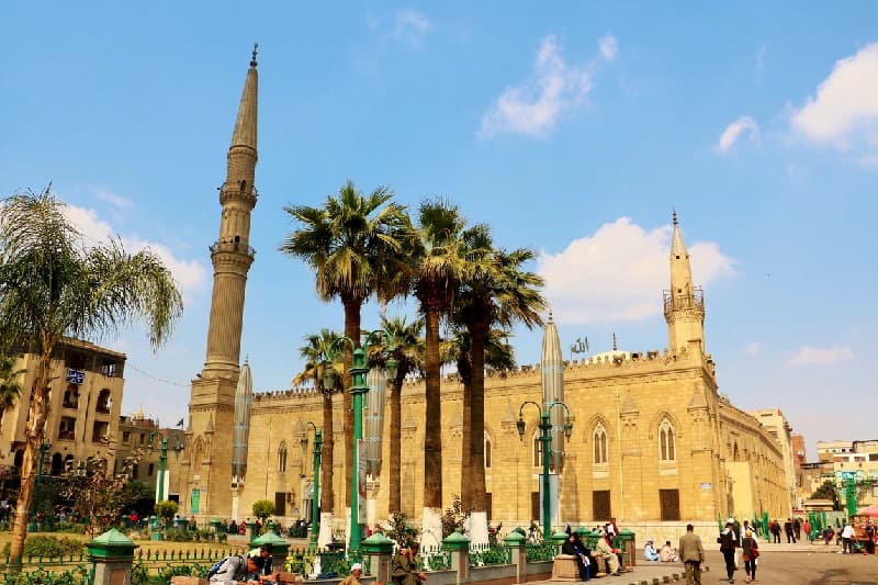 Mezquita de Al Hussein, El Cairo Mezquita de Al Hussein: Historia, Arquitectura y Espiritualidad en El Cairo